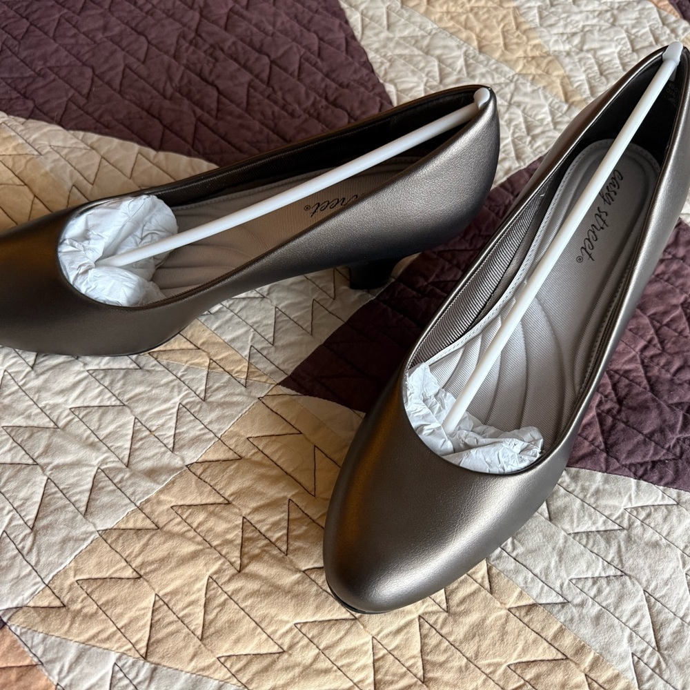 Easy Street Metallic Gray Heels